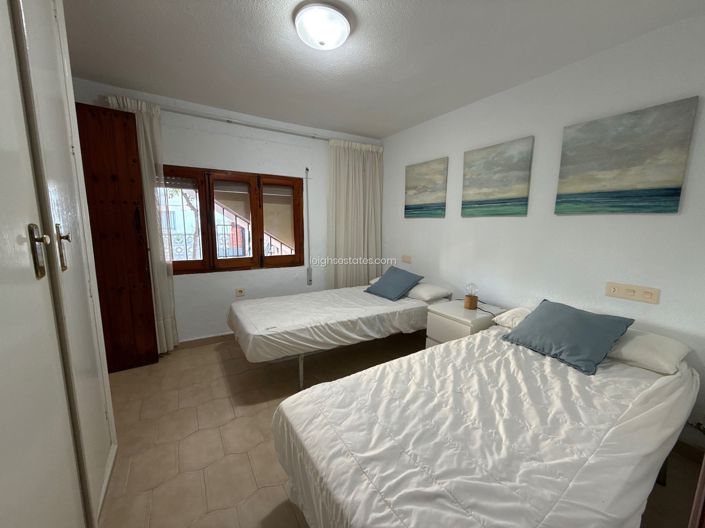 Image No.16-4 Bed Townhouse for sale