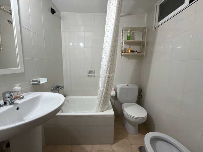 Image No.19-4 Bed Townhouse for sale