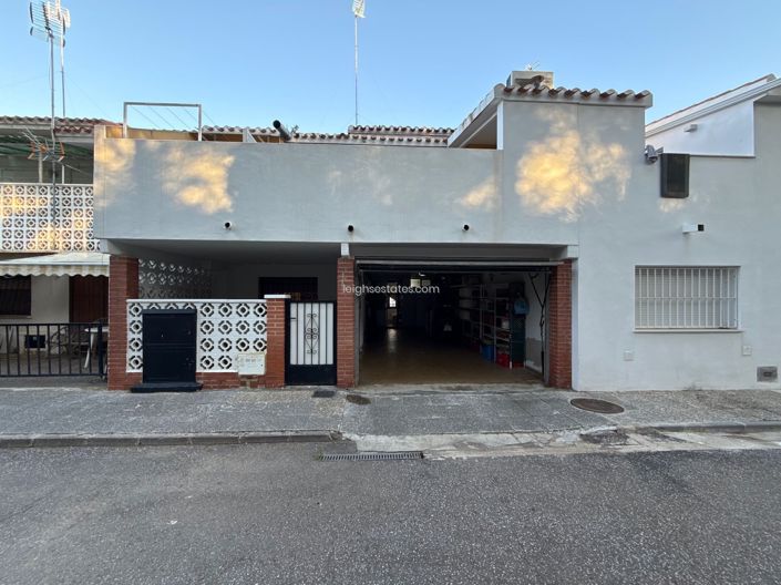 Image No.22-4 Bed Townhouse for sale