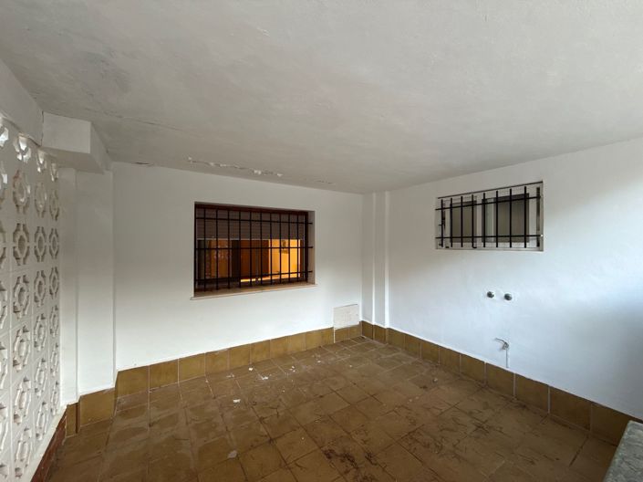 Image No.23-4 Bed Property for sale