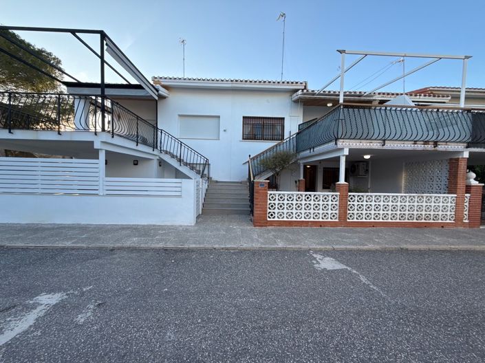 Image No.25-4 Bed Property for sale