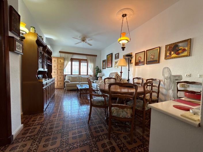 Image No.4-4 Bed Property for sale