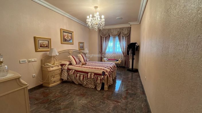 Image No.10-4 Bed Commercial for sale