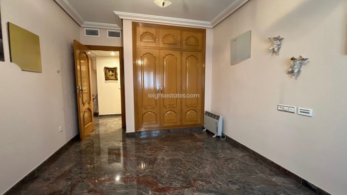 Image No.15-4 Bed Commercial for sale