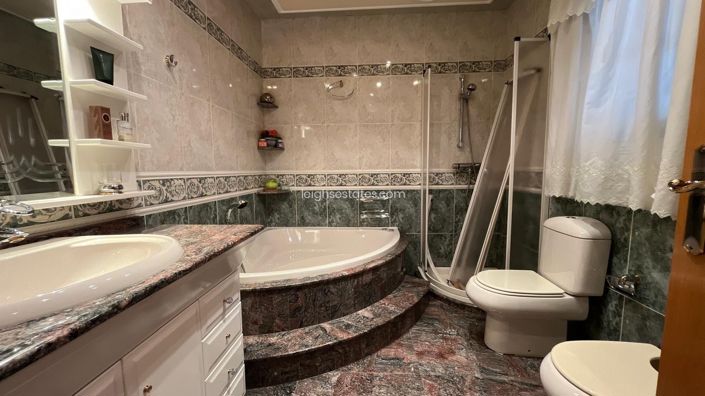 Image No.18-4 Bed Commercial for sale