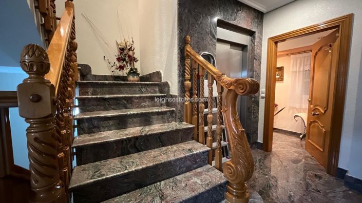 Image No.19-4 Bed Commercial for sale