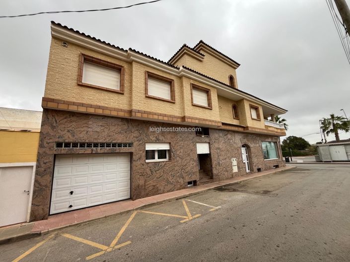 Image No.2-4 Bed Commercial for sale