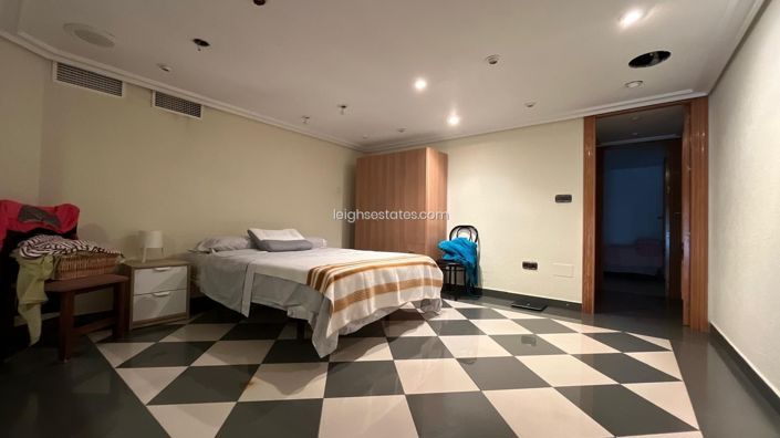 Image No.23-4 Bed Commercial for sale