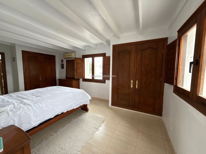 Image No.10-4 Bed Villa for sale