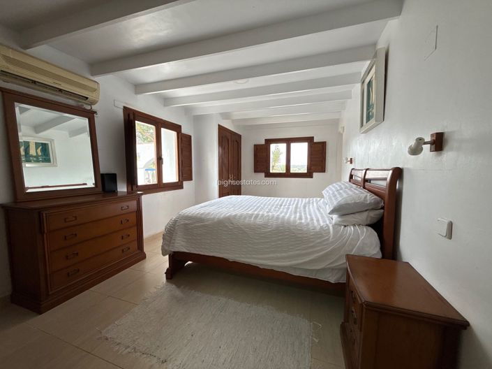 Image No.9-4 Bed Villa for sale