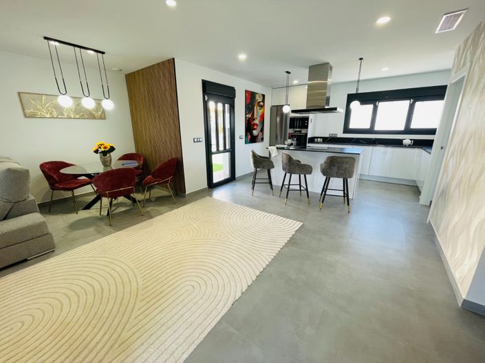 Image No.14-5 Bed Townhouse for sale