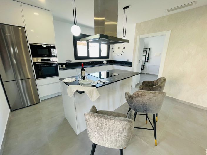 Image No.18-5 Bed Townhouse for sale