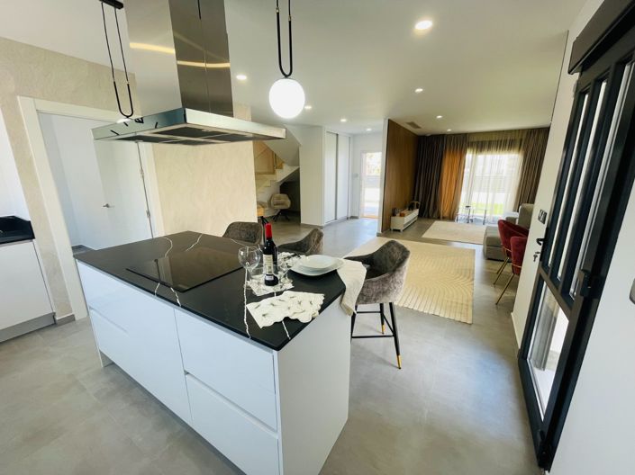 Image No.19-5 Bed Townhouse for sale