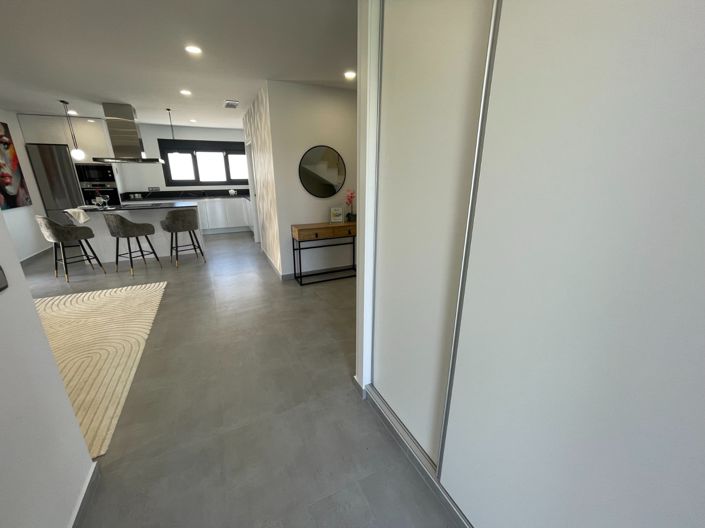 Image No.21-5 Bed Townhouse for sale