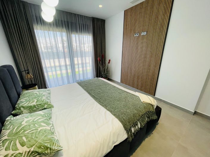 Image No.23-5 Bed Townhouse for sale