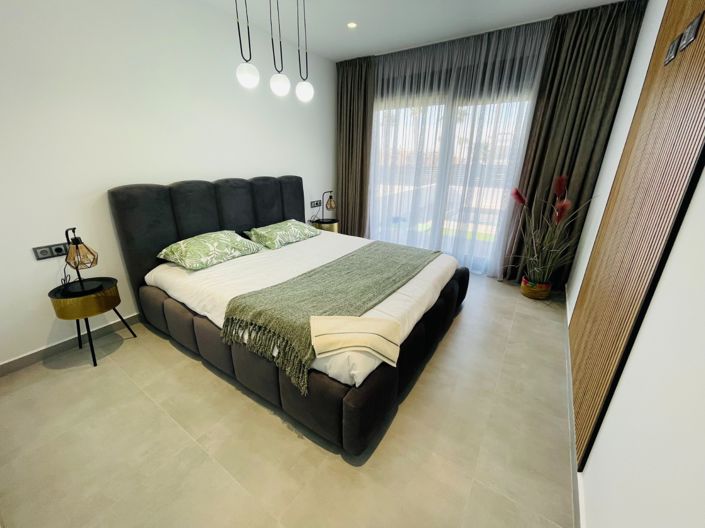 Image No.24-5 Bed Townhouse for sale