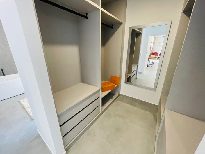 Image No.30-5 Bed Townhouse for sale