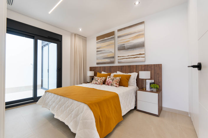 Image No.18-3 Bed Townhouse for sale