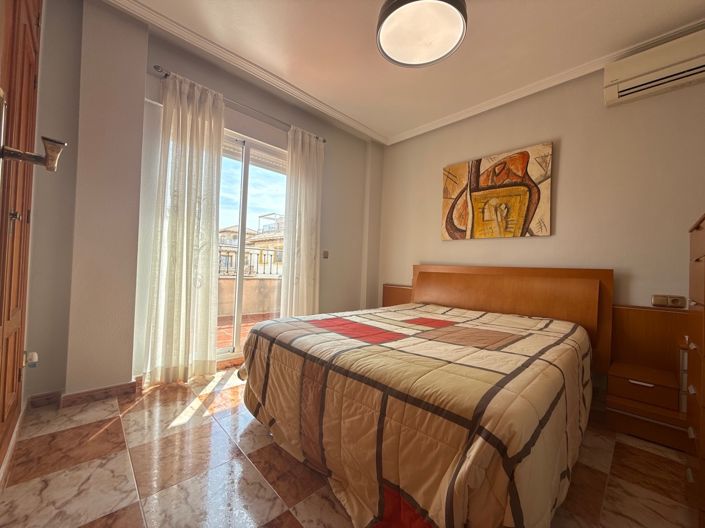 Image No.8-2 Bed Townhouse for sale