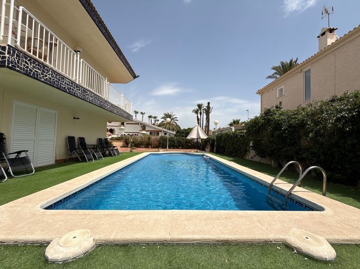 Image No.3-Villa de 5 chambres à vendre à La Zenia