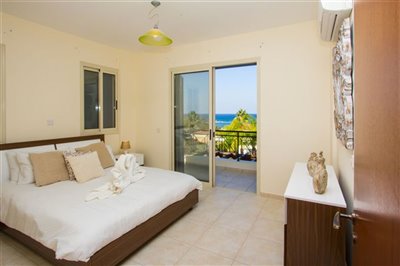 luxury-villa-neo-chorio-bedroom-2