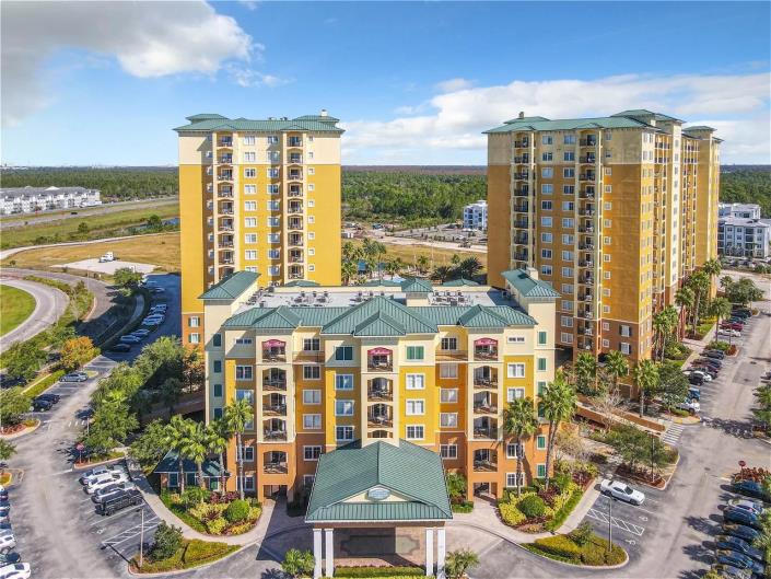 2 Bedrooms condo for sale in Lake Buena Vista Great Location Close