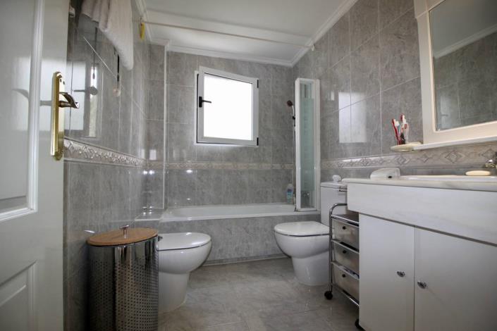 Image No.25-3 Bed Villa / Detached for sale