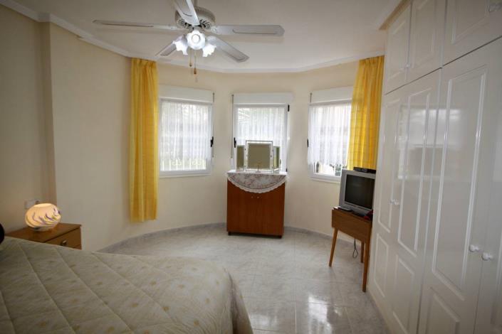 Image No.19-3 Bed Villa / Detached for sale