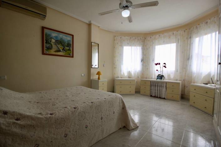 Image No.27-3 Bed Villa / Detached for sale