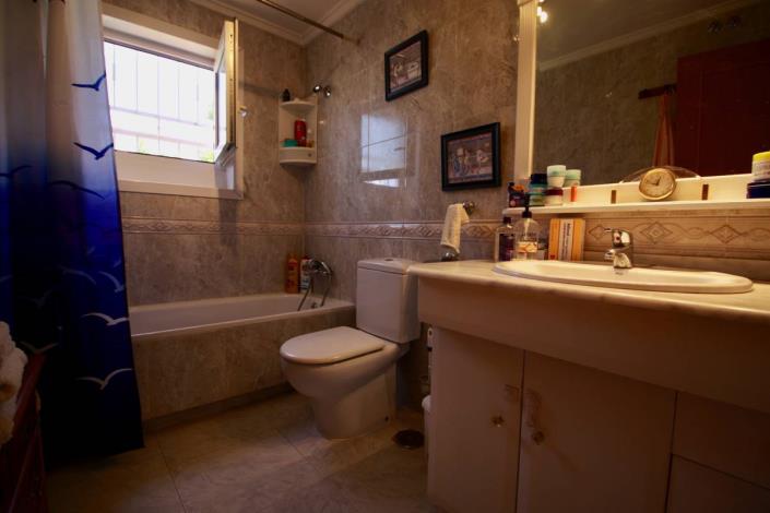 Image No.18-4 Bed Villa / Detached for sale