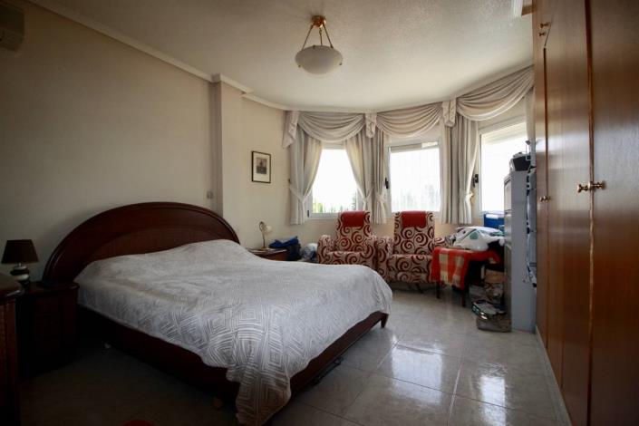 Image No.16-4 Bed Villa / Detached for sale