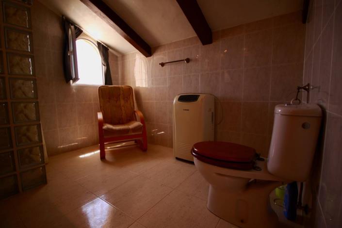 Image No.29-4 Bed Villa / Detached for sale