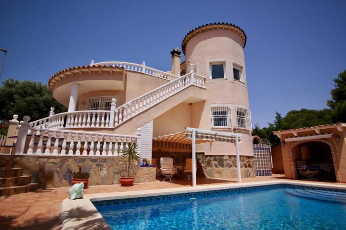Image No.2-4 Bed Villa / Detached for sale