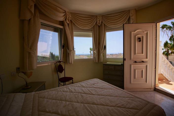 Image No.24-4 Bed Villa / Detached for sale