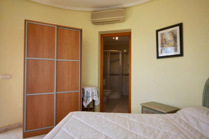 Image No.25-4 Bed Villa / Detached for sale