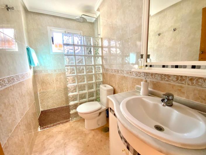 Image No.8-3 Bed Villa / Detached for sale