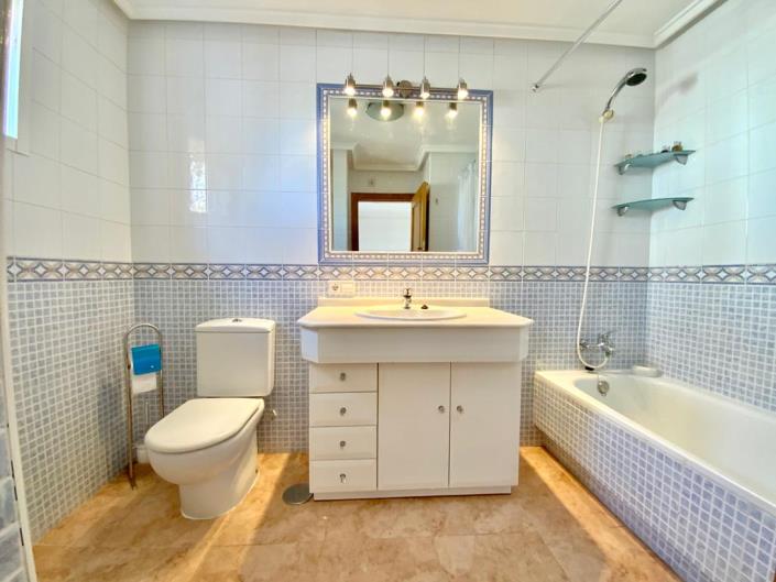 Image No.11-3 Bed Villa / Detached for sale