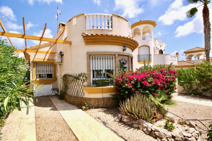 Image No.2-2 Bed Villa / Detached for sale