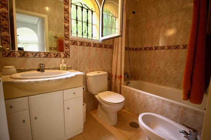 Image No.14-2 Bed Villa / Detached for sale