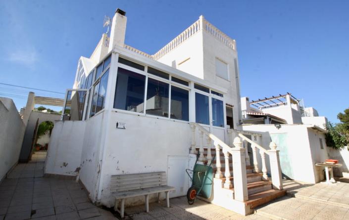 Image No.31-3 Bed Villa / Detached for sale