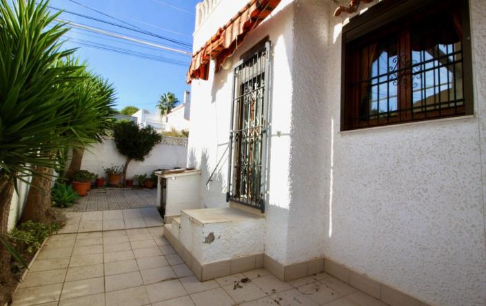 Image No.12-3 Bed Villa / Detached for sale