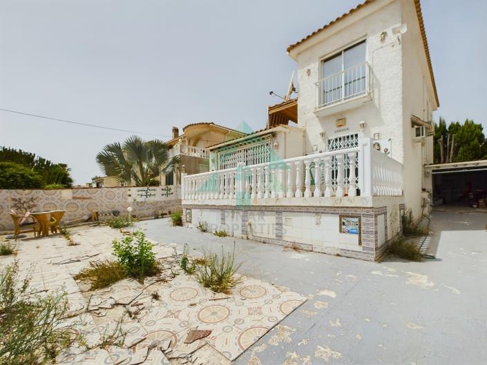 Image No.1-4 Bed Villa / Detached for sale