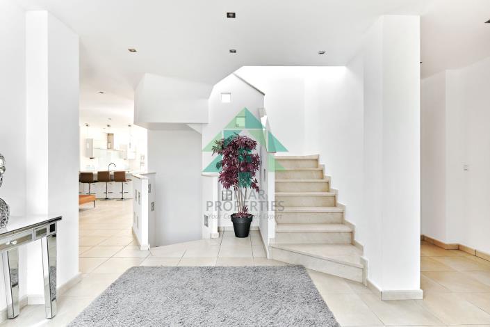 Image No.5-6 Bed Villa / Detached for sale