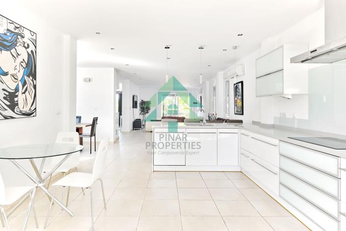 Image No.10-6 Bed Villa / Detached for sale