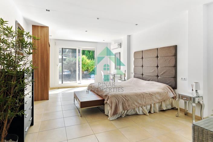 Image No.15-6 Bed Villa / Detached for sale