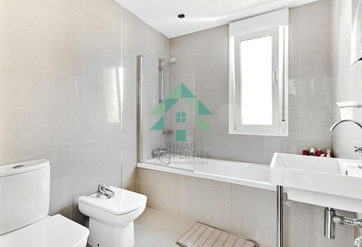 Image No.29-6 Bed Villa / Detached for sale