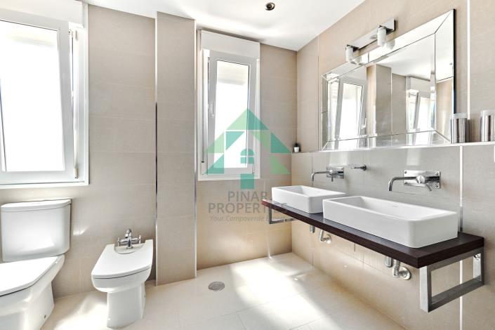 Image No.41-6 Bed Villa / Detached for sale