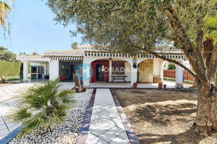 Image No.1-Villa de 4 chambres à vendre à Campoamor