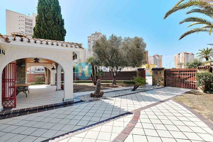 Image No.3-4 Bed Villa for sale