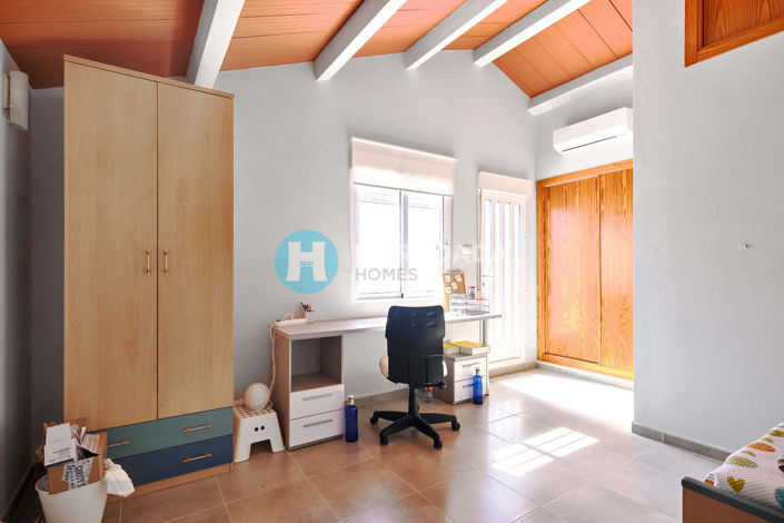 Image No.46-4 Bed Semi-Detached for sale